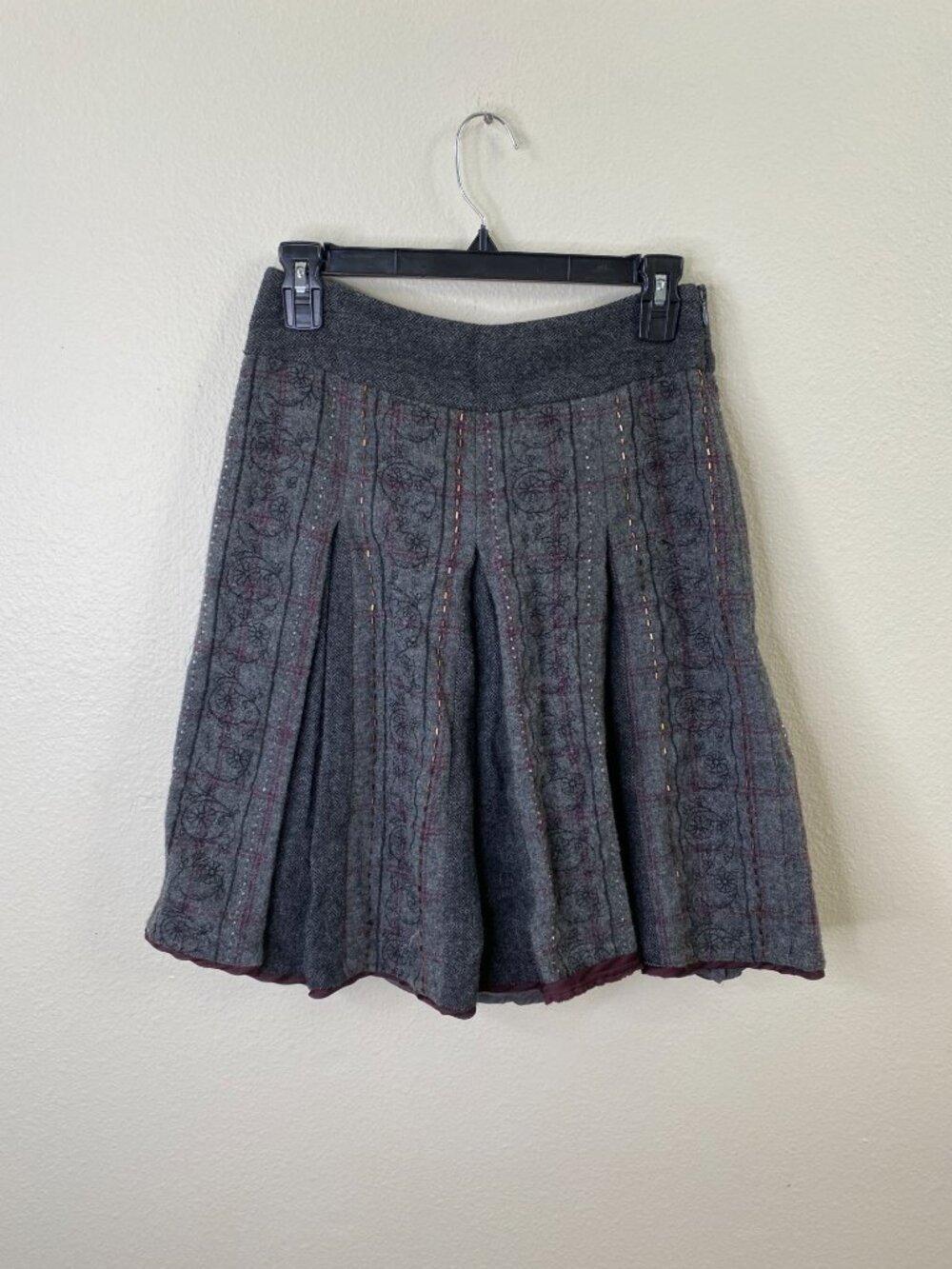 Ann Taylor LOFT Womens Gray Wool Blend Embroidered Skirt 00 Pleated Fully Lined